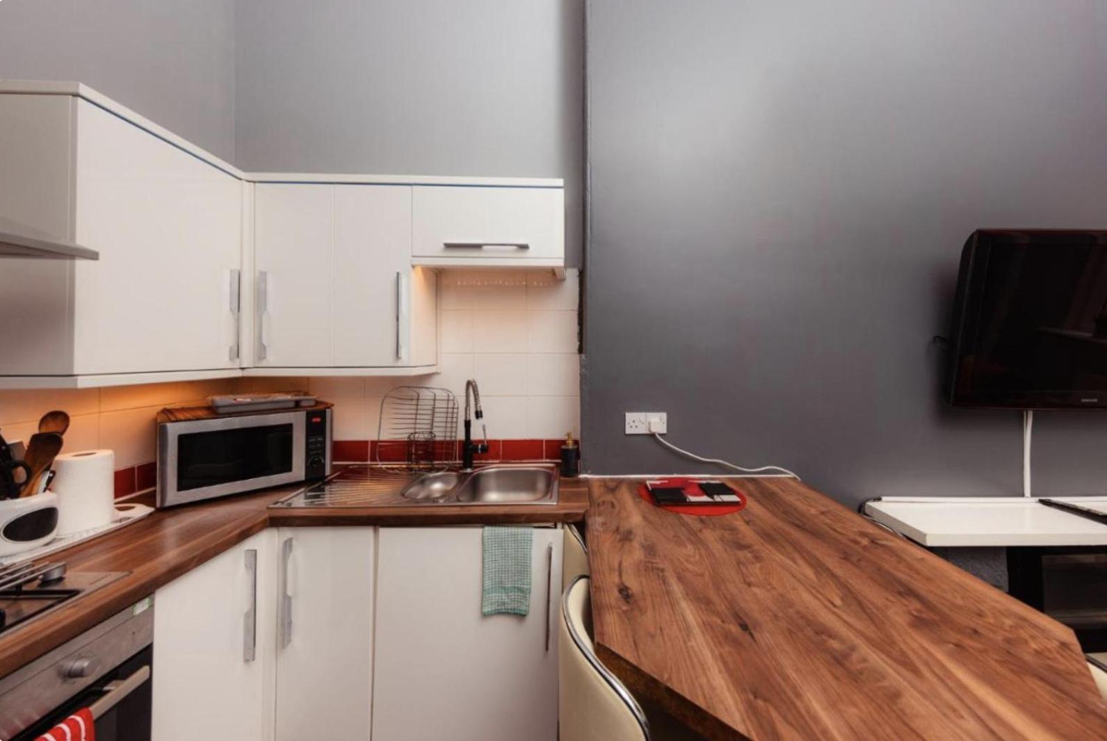 Warm Apartment By Holyrood Palace! Edinburgh Exterior foto